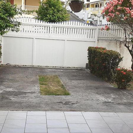 Ferienwohnung Le P'Tit Nid Cocodydy Baillif Exterior foto