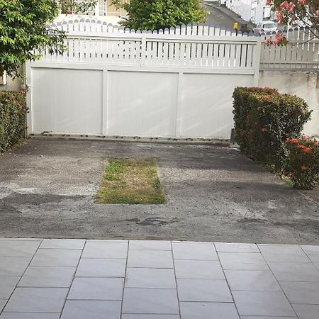 Ferienwohnung Le P'Tit Nid Cocodydy Baillif Exterior foto