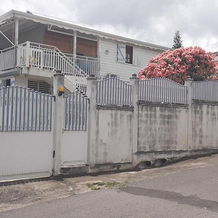 Ferienwohnung Le P'Tit Nid Cocodydy Baillif Exterior foto