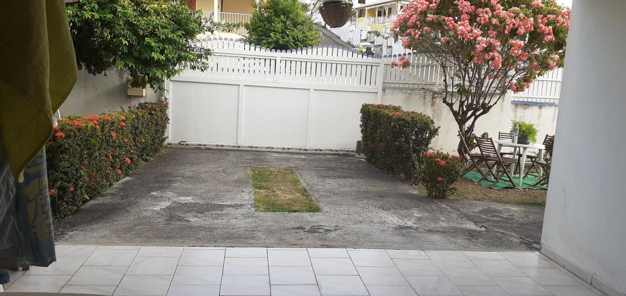 Ferienwohnung Le P'Tit Nid Cocodydy Baillif Exterior foto