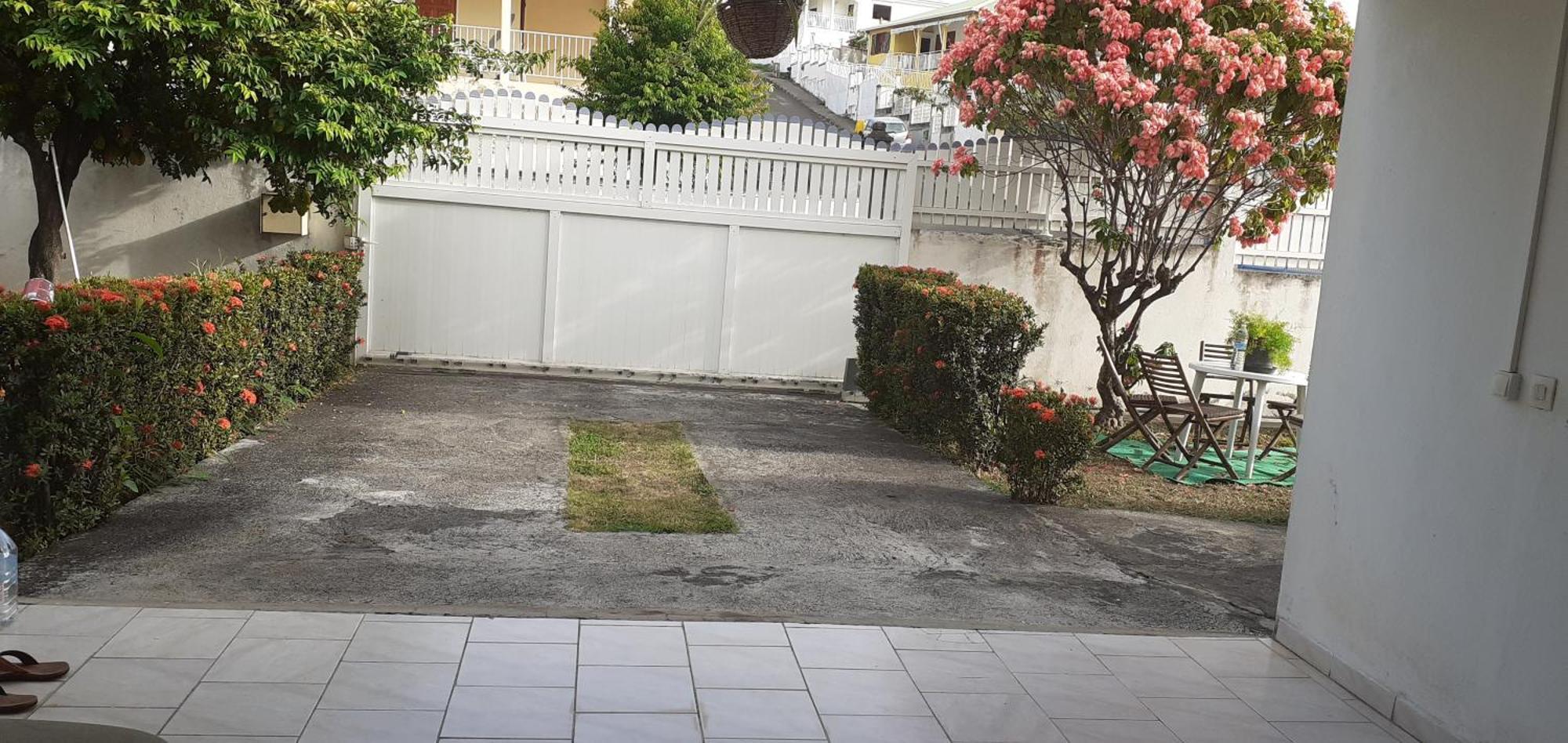 Ferienwohnung Le P'Tit Nid Cocodydy Baillif Exterior foto