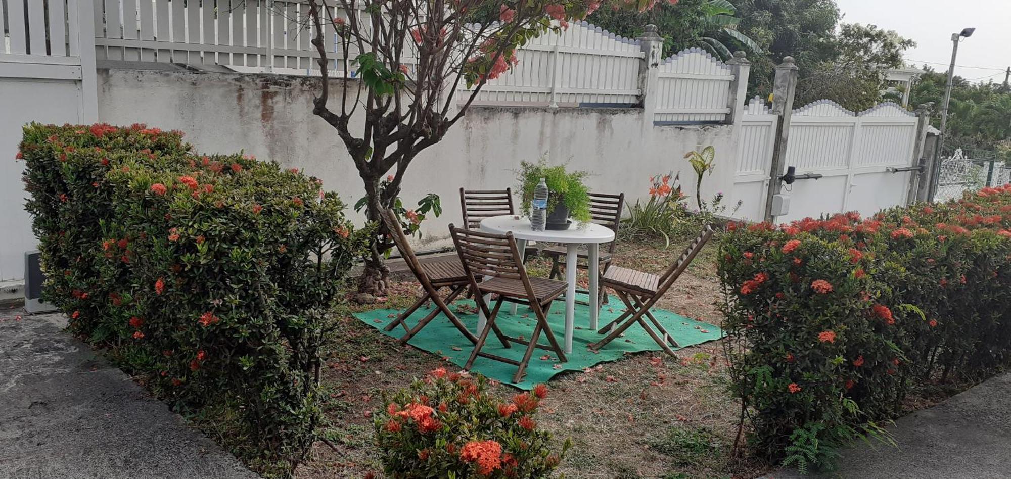 Ferienwohnung Le P'Tit Nid Cocodydy Baillif Exterior foto