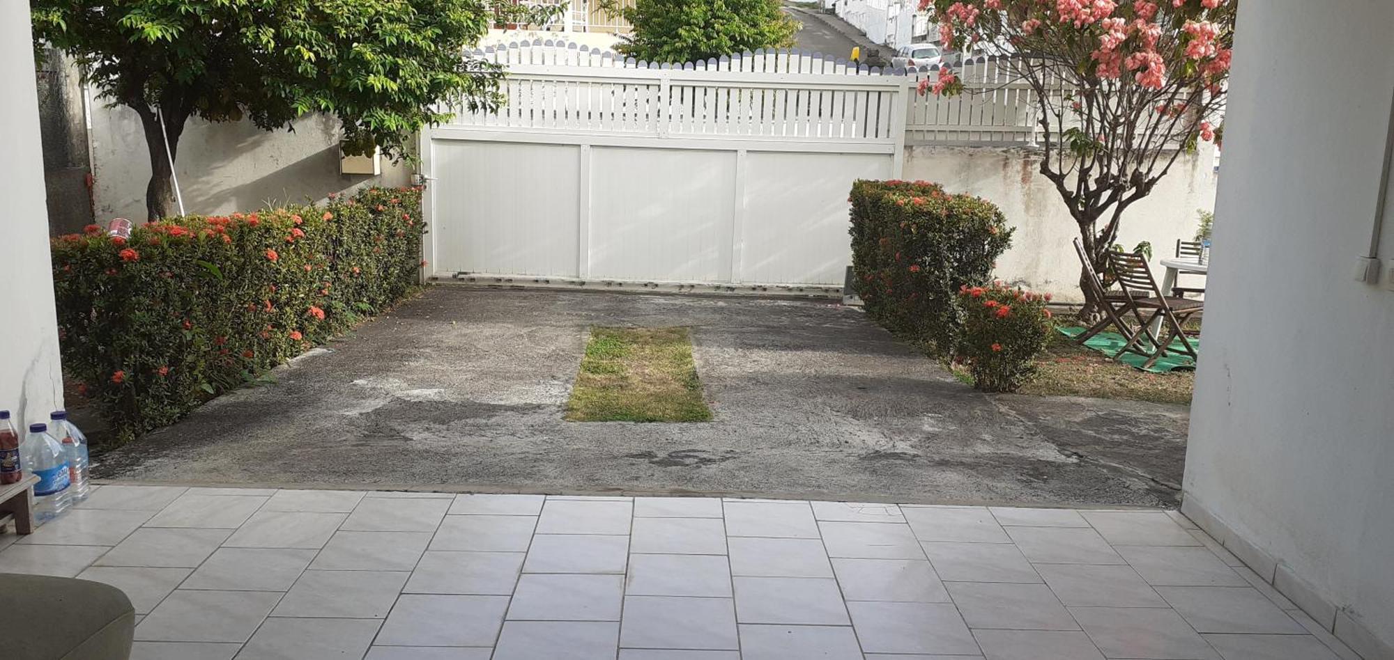 Ferienwohnung Le P'Tit Nid Cocodydy Baillif Exterior foto