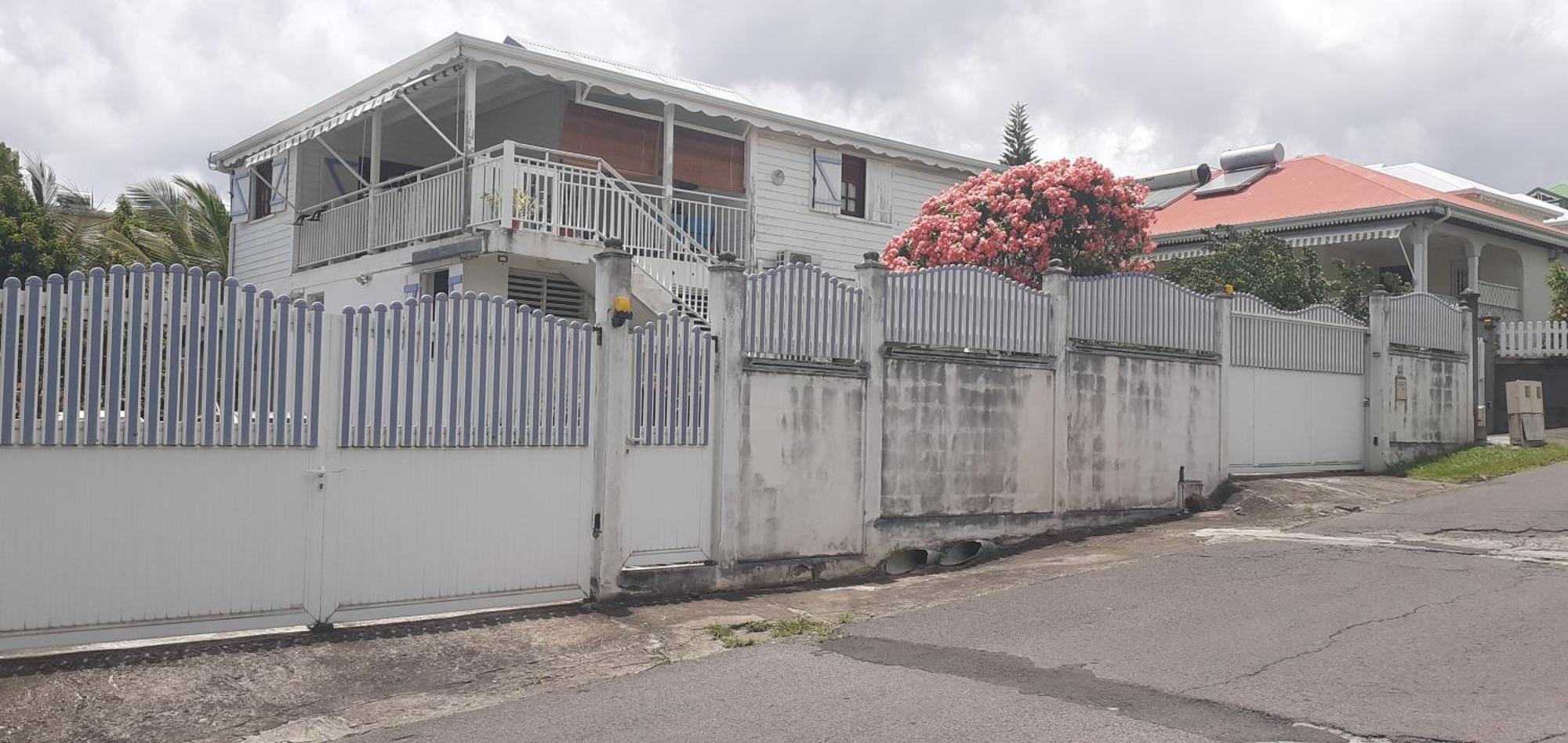 Ferienwohnung Le P'Tit Nid Cocodydy Baillif Exterior foto